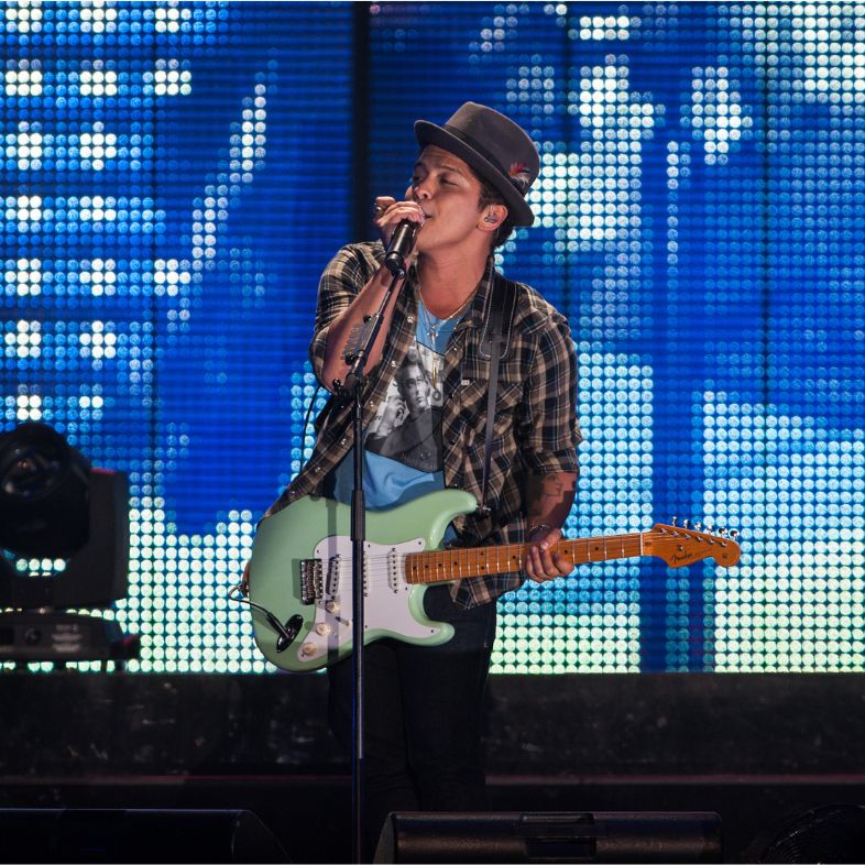 Milan In italy live october 10, 2011 the concert of Bruno trouble at the assago mediolanum forum: Bruno trouble during the concert