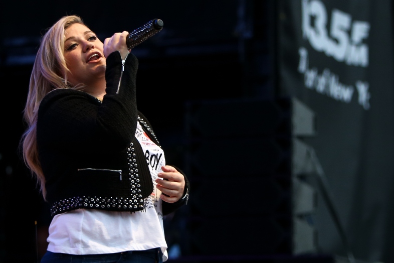 WANTAGH, NY- MAY 31: Singer Kelly Clarkson performs on stage at 103 ` S KTUphoria 2015 by 5 KTU