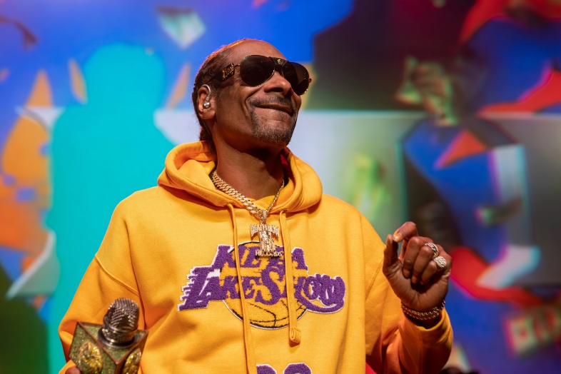 Snoop Dogg gives a special performance to Detroit fans days after Kobe Bryant's death