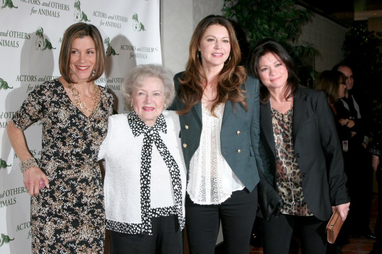 LOS ANGELES - APRIL 9: Wendie Malick, Betty White, Jane Leeves, Valerie Bertinelli in the green room of actors and others
