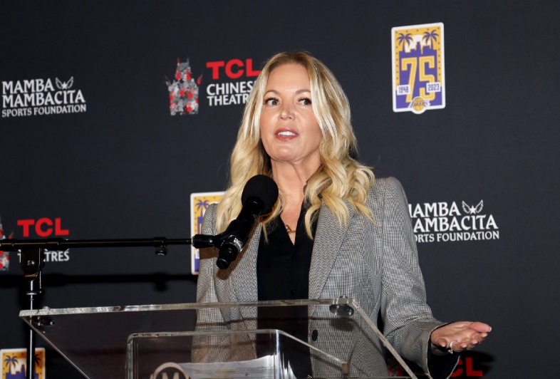 Jeanie buss to koby bryant, hand and footprint, ceremony held at the tcl chinese theater in hollywood usa