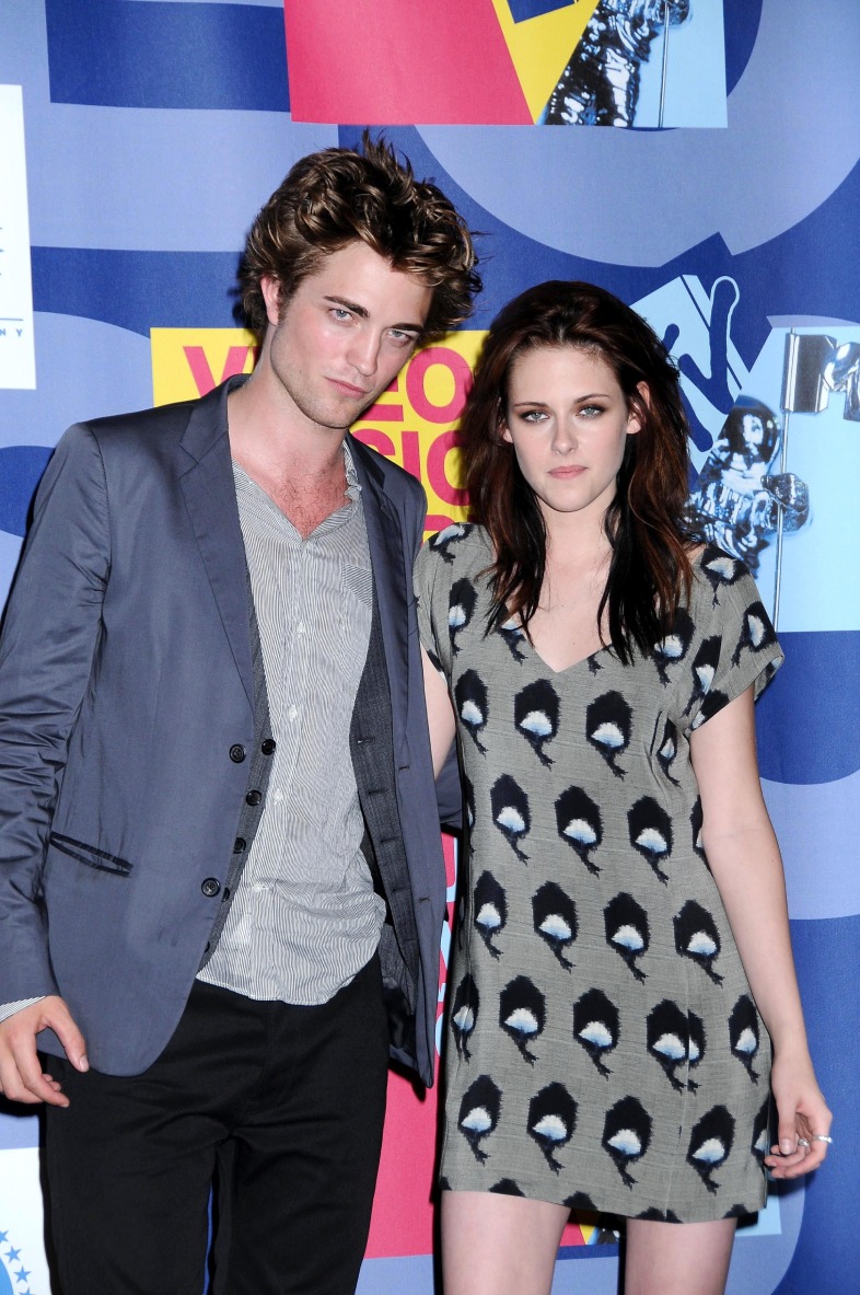 Robert Pattinson and Kristen Stewart in the press room at the 2008 MTV Video Music Awards. Paramount Pictures Studios