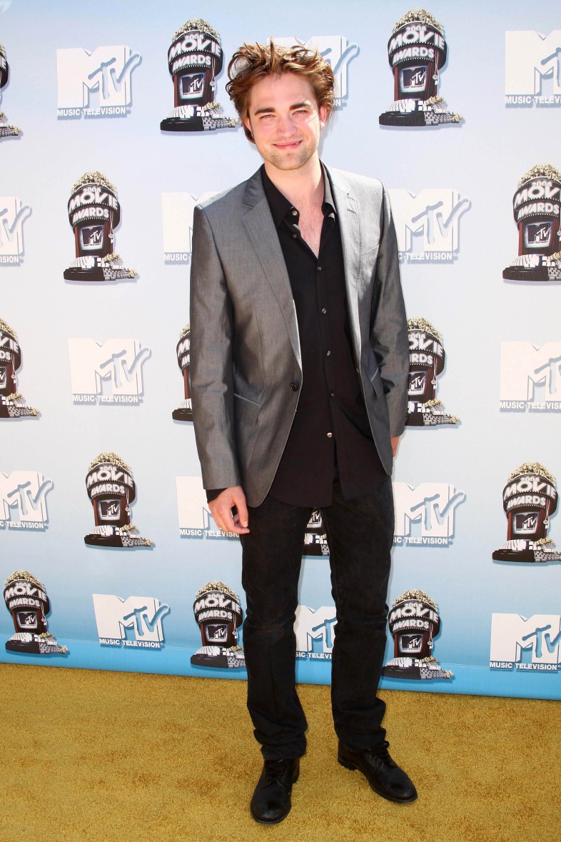 Robert Pattinson at the 2008 MTV Movie Awards. Gibson Amphitheatre, Universal City