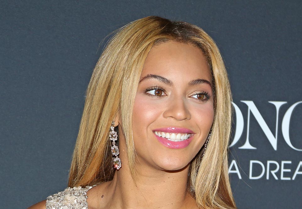 Pop singing icon Beyonce arrives on the red carpet for the New York premiere of HBOs revealing behind-the-scenes film, Beyonce: Life is But a Dream, at the Ziegfeld Theatre on February 12, 2013 - Photo 29215719 © Laurence Agron | Dreamstime.com
