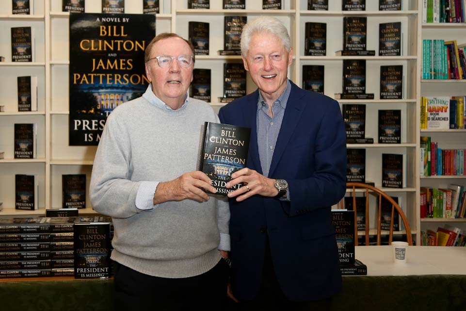 HUNTINGTON, NY - JUN 28: Author James Patterson L and former President Bill Clinton attend the book signing of `The President is Missing` at Book Revue on June 28, 2018 in Huntington, New York. - Photo 120119031 © Dwong19 | Dreamstime.com